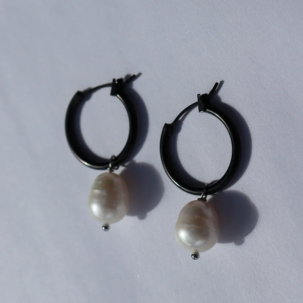 Black & Fresh Water Pearl Hoop Earrings