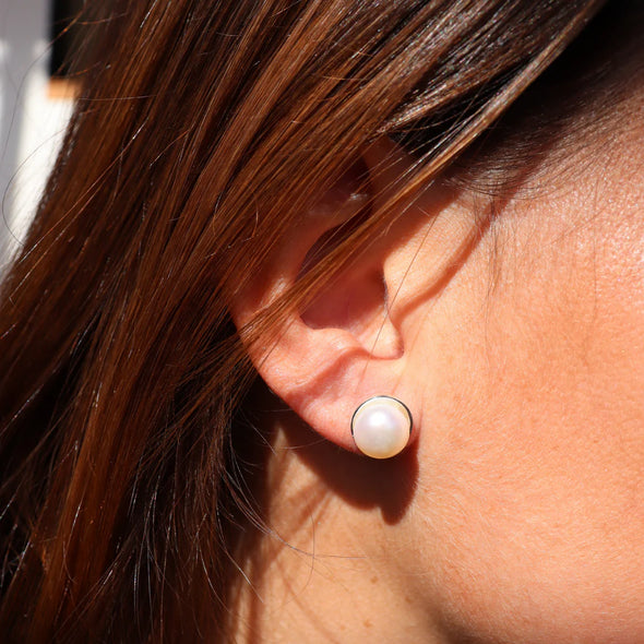 Silver Perle Button Pearl Earring