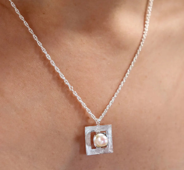 Square Pearl Necklace 45cm